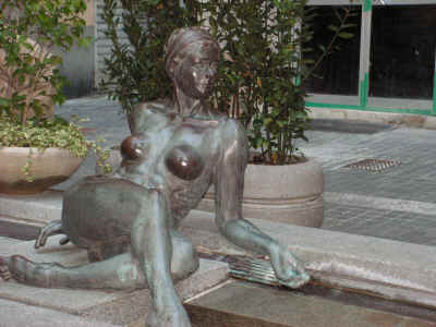 n af mange skulpturer i Genua